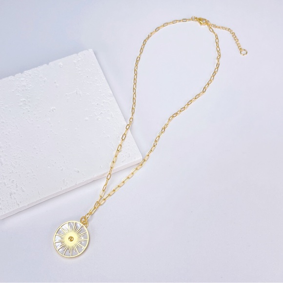 Pearl Shell Starburst Pendant Paperclip Chain 18K Real Gold Plated Necklace - Picture 7 of 10